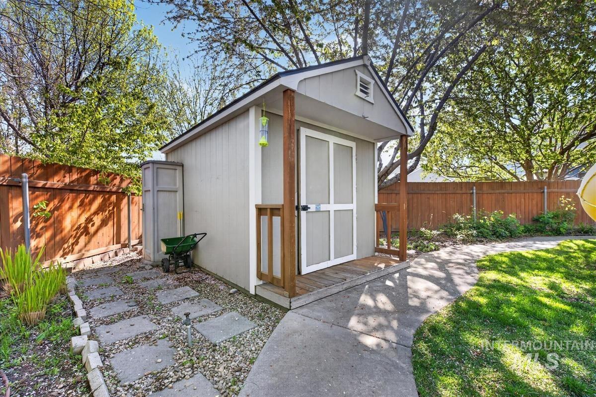 12518 W Abram Drive, Boise, Idaho 83713, 5 Bedrooms, 2.5 Bathrooms, Residential For Sale, Price $599,000,MLS 98987080