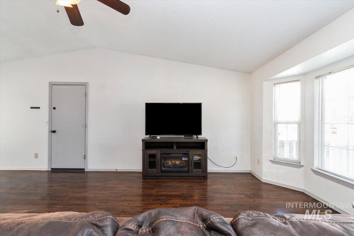 1515 4th St N, Nampa, Idaho 83687, 2 Bedrooms, 1 Bathroom, Residential For Sale, Price $304,900, 98987081