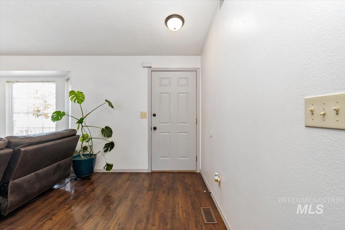 1515 4th St N, Nampa, Idaho 83687, 2 Bedrooms, 1 Bathroom, Residential For Sale, Price $304,900, 98987081