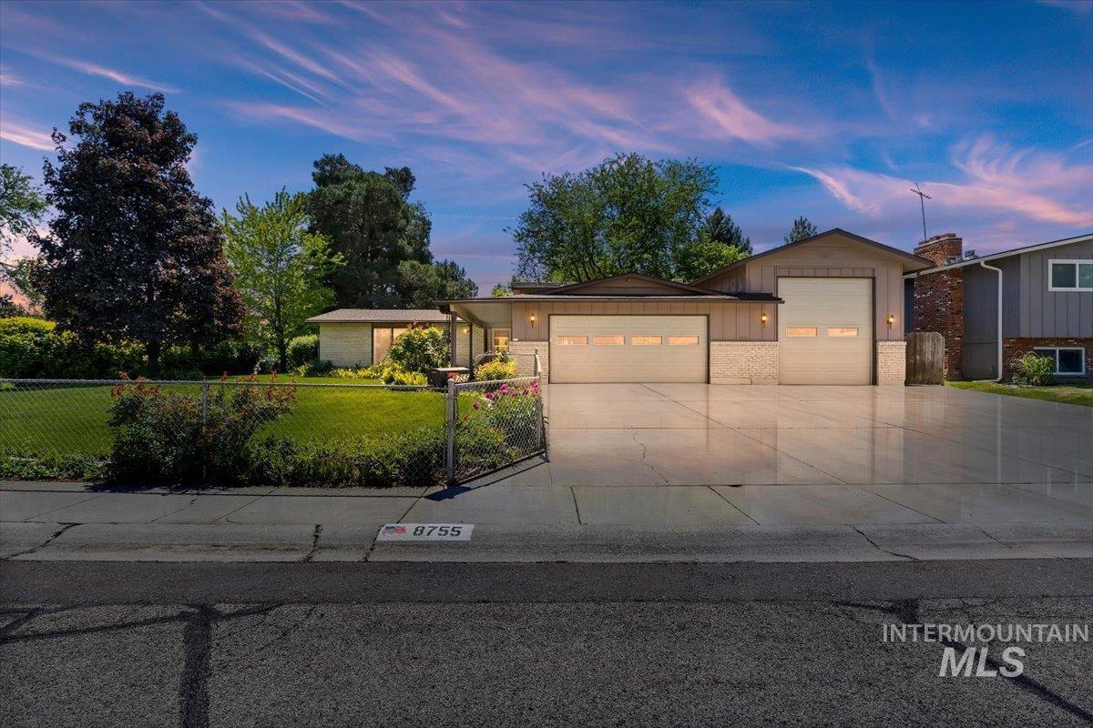 8755 W Cranbrook Dr, Boise, Idaho 83704, 4 Bedrooms, 2 Bathrooms, Residential For Sale, Price $629,900,MLS 98987082