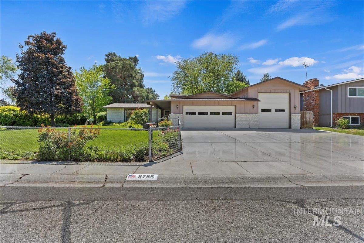 8755 W Cranbrook Dr, Boise, Idaho 83704, 4 Bedrooms, 2 Bathrooms, Residential For Sale, Price $629,900,MLS 98987082