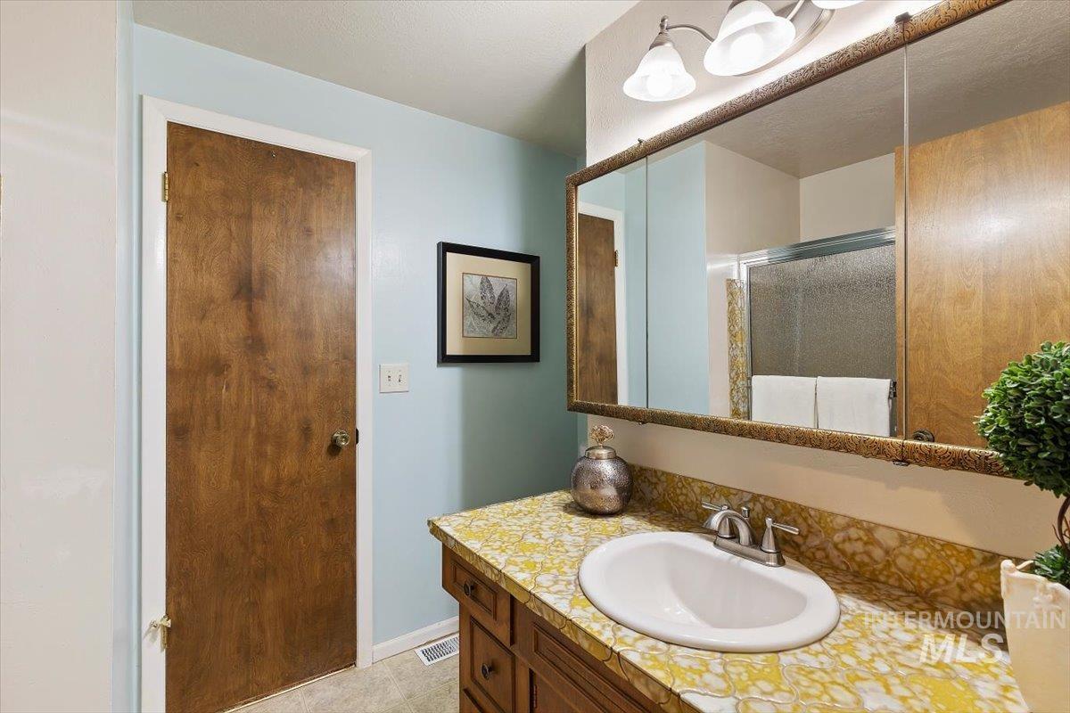 8755 W Cranbrook Dr, Boise, Idaho 83704, 4 Bedrooms, 2 Bathrooms, Residential For Sale, Price $629,900,MLS 98987082