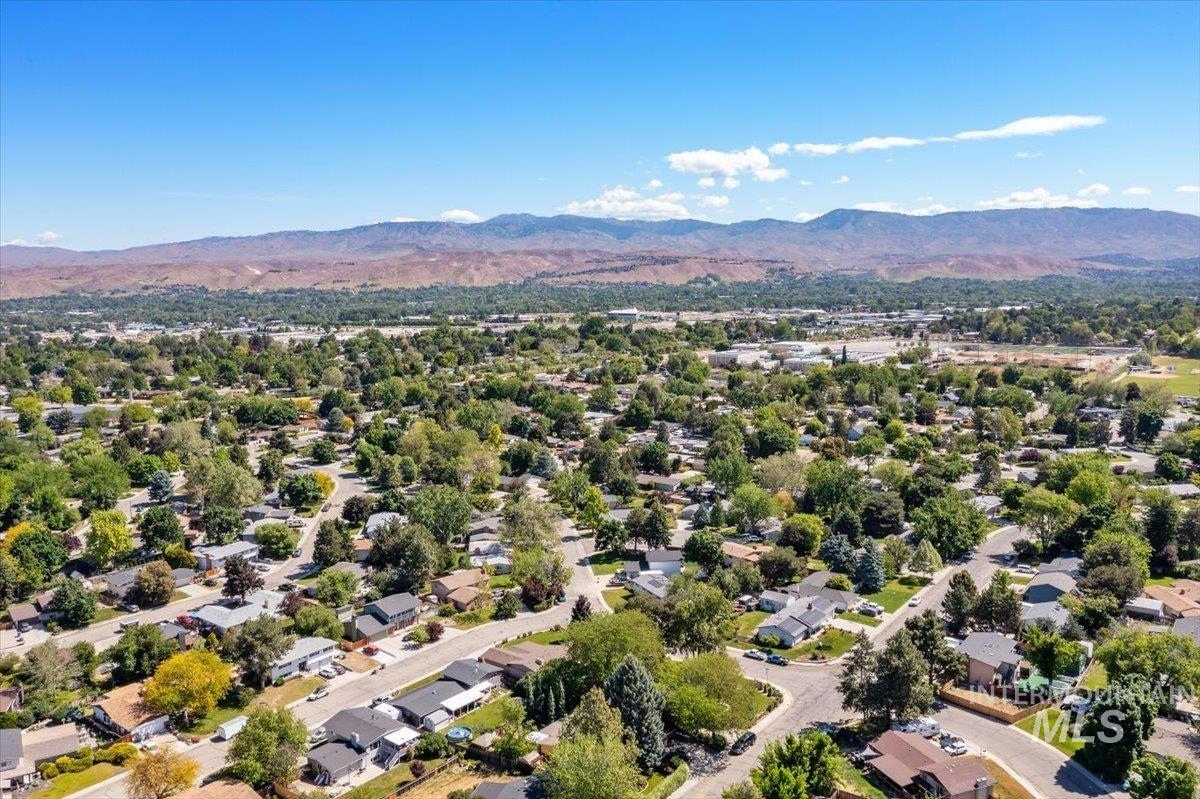 8755 W Cranbrook Dr, Boise, Idaho 83704, 4 Bedrooms, 2 Bathrooms, Residential For Sale, Price $629,900,MLS 98987082