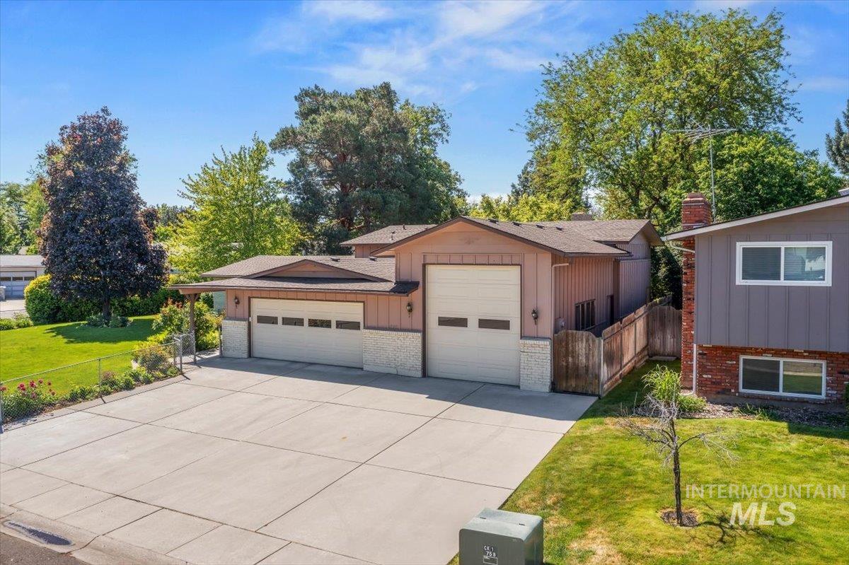8755 W Cranbrook Dr, Boise, Idaho 83704, 4 Bedrooms, 2 Bathrooms, Residential For Sale, Price $629,900,MLS 98987082