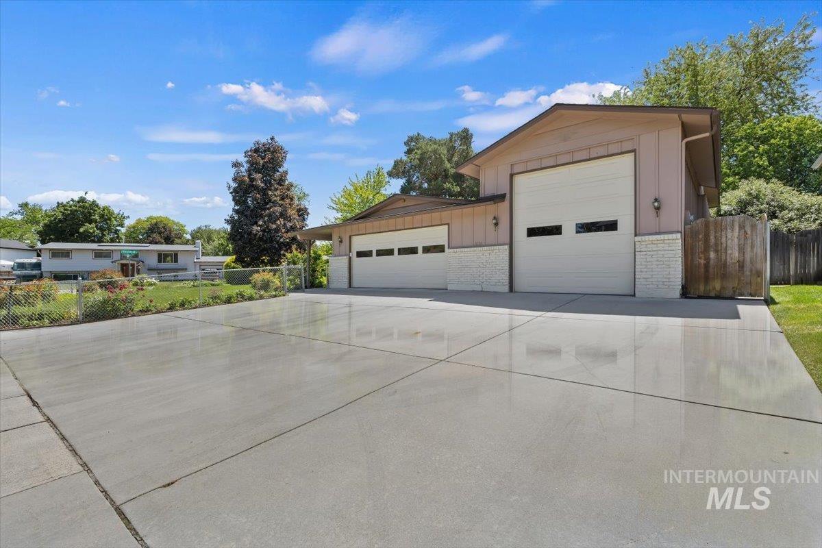 8755 W Cranbrook Dr, Boise, Idaho 83704, 4 Bedrooms, 2 Bathrooms, Residential For Sale, Price $629,900,MLS 98987082