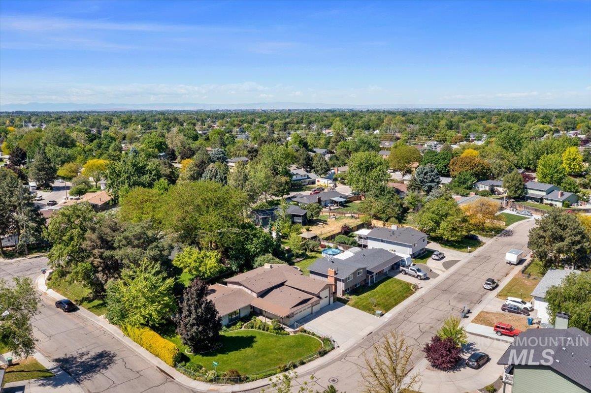 8755 W Cranbrook Dr, Boise, Idaho 83704, 4 Bedrooms, 2 Bathrooms, Residential For Sale, Price $629,900,MLS 98987082