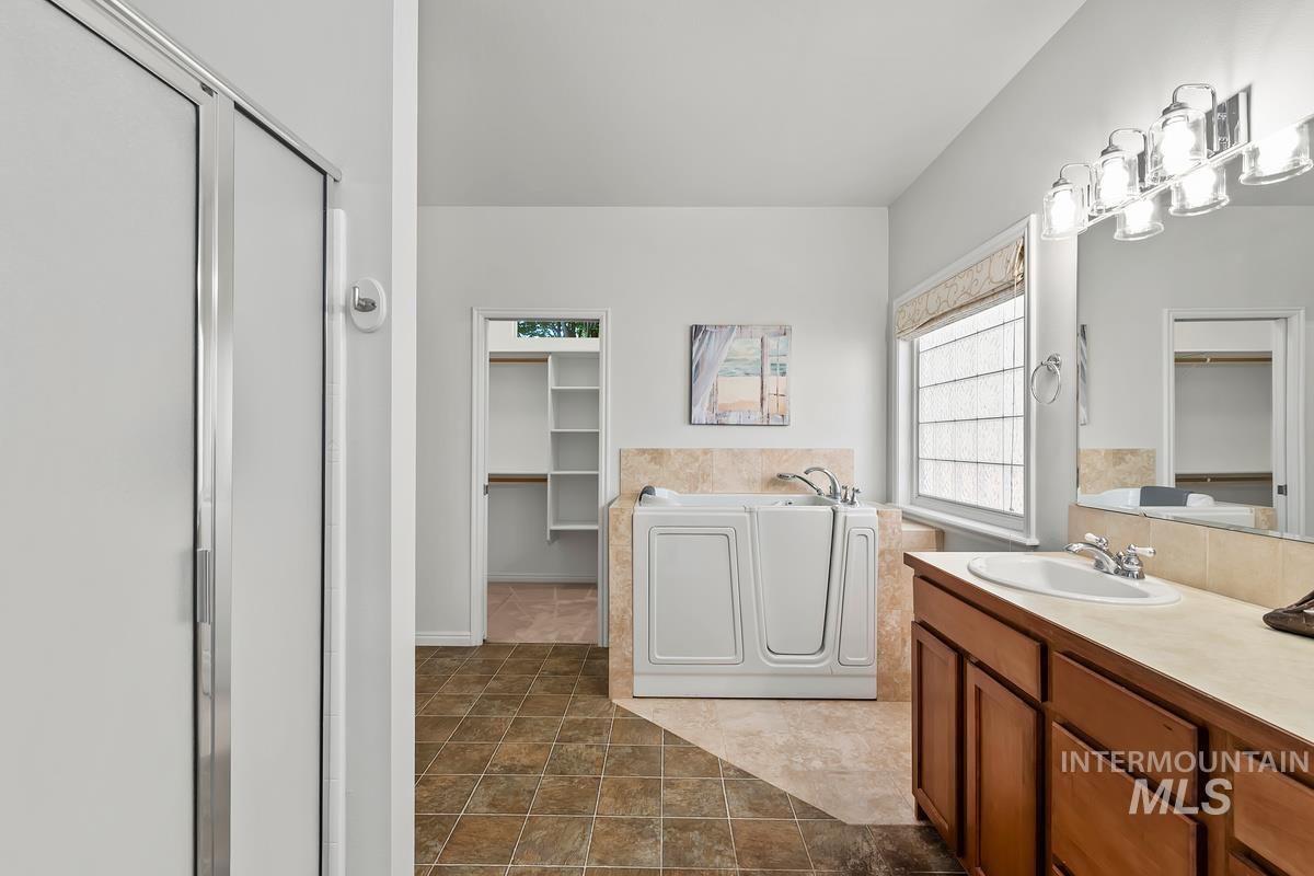 593 E Whitney Ct, Eagle, Idaho 83616, 3 Bedrooms, 2 Bathrooms, Residential For Sale, Price $545,000,MLS 98987083