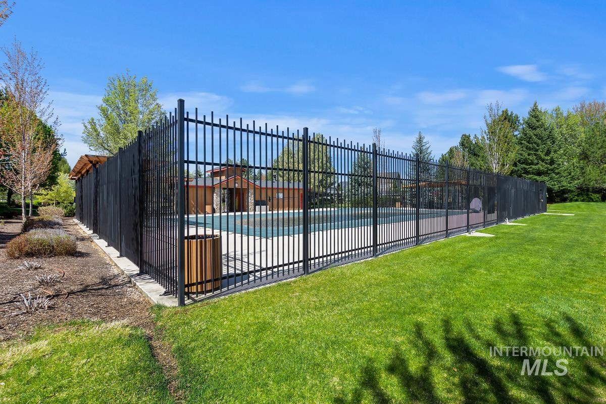 593 E Whitney Ct, Eagle, Idaho 83616, 3 Bedrooms, 2 Bathrooms, Residential For Sale, Price $545,000,MLS 98987083