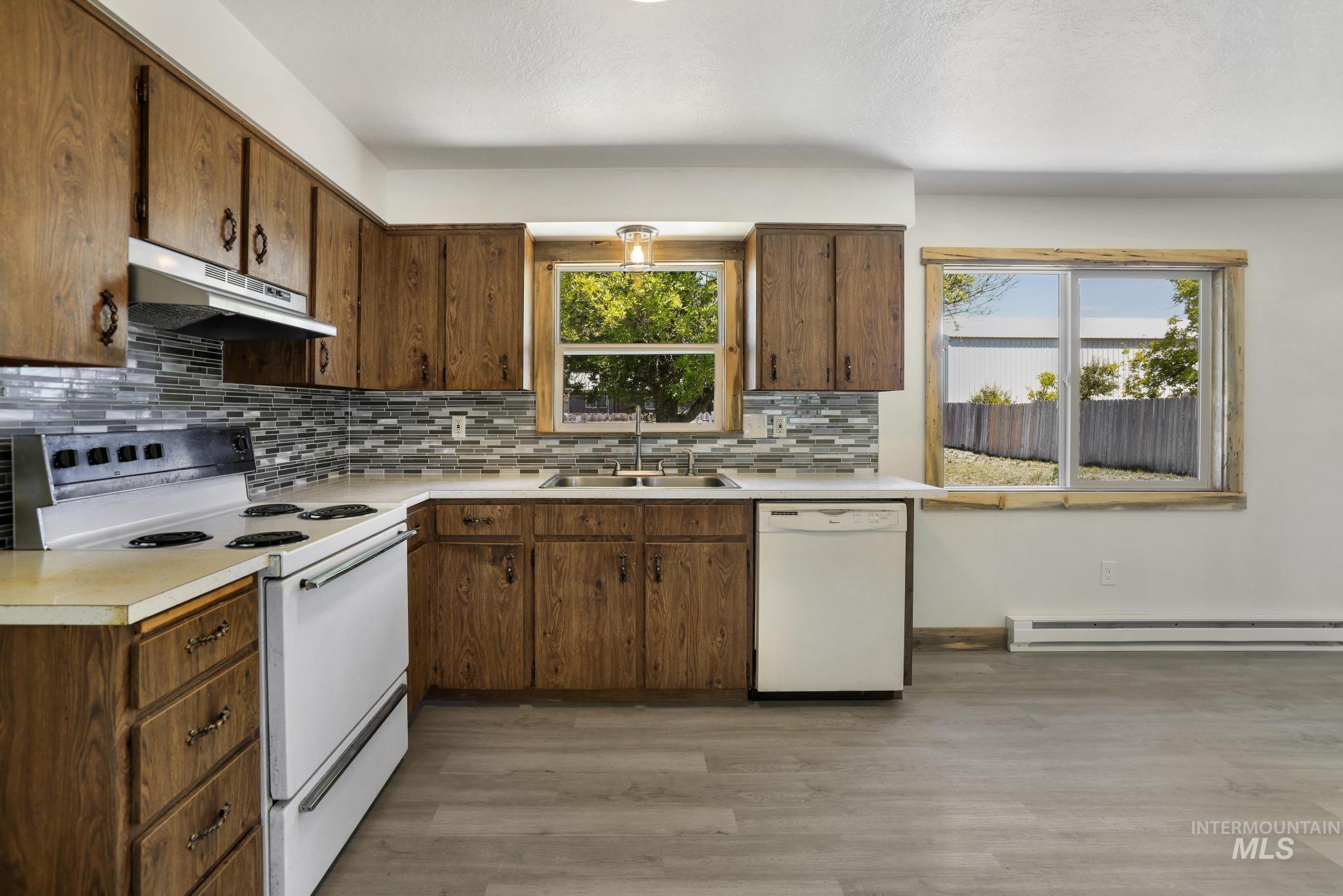 906 19th Avenue East, Jerome, Idaho 83338, 2 Bedrooms, 1 Bathroom, Residential For Sale, Price $259,000, 98987088
