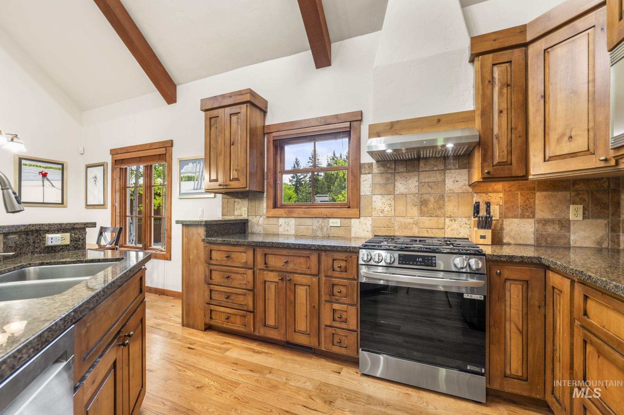 340 Discovery, Donnelly, Idaho 83615, 3 Bedrooms, 2 Bathrooms, Residential For Sale, Price $1,790,000, 98987096