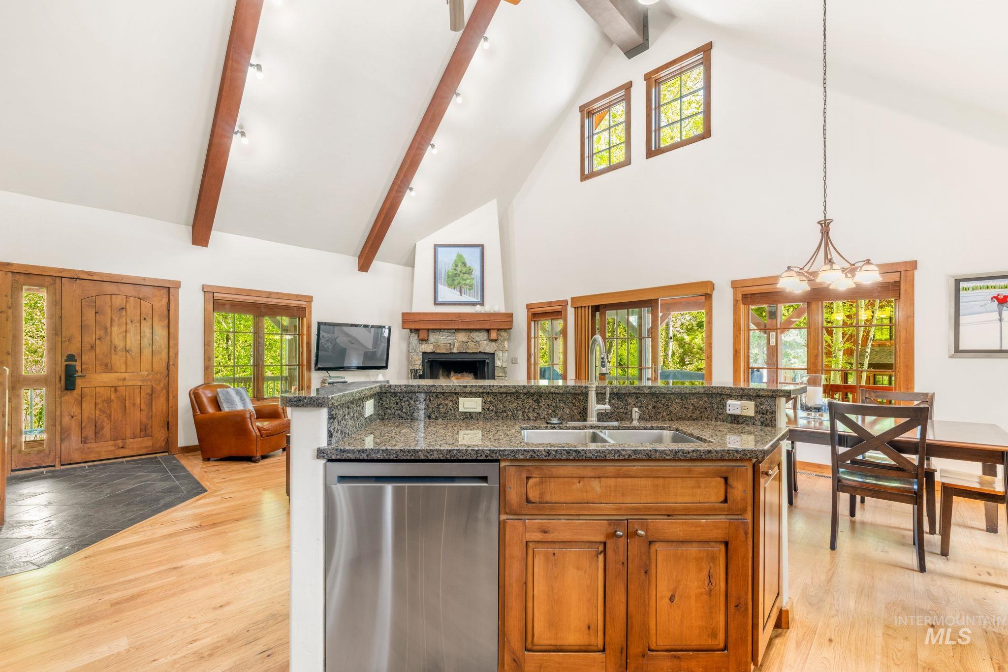 340 Discovery, Donnelly, Idaho 83615, 3 Bedrooms, 2 Bathrooms, Residential For Sale, Price $1,790,000, 98987096