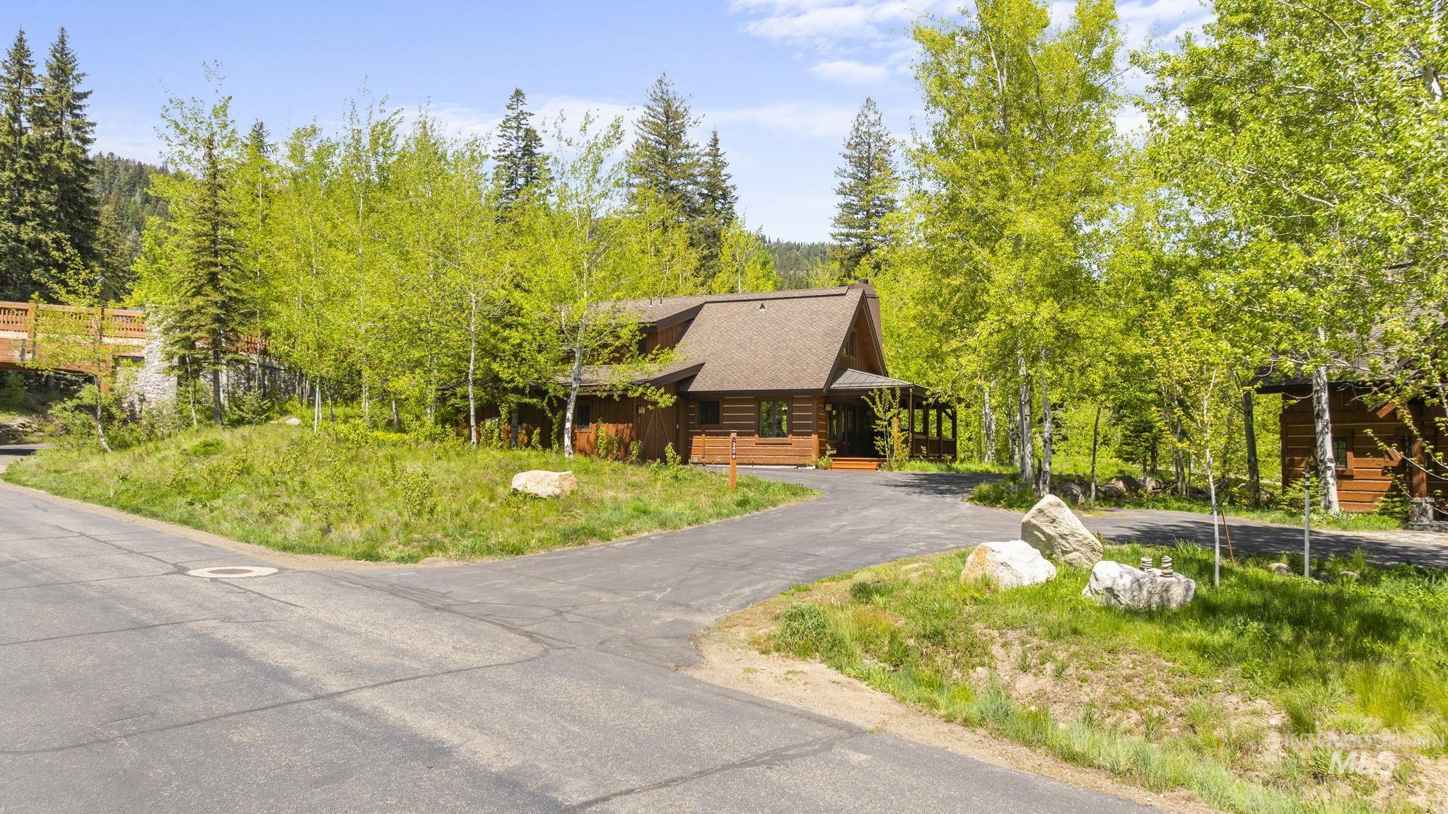 340 Discovery, Donnelly, Idaho 83615, 3 Bedrooms, 2 Bathrooms, Residential For Sale, Price $1,790,000, 98987096