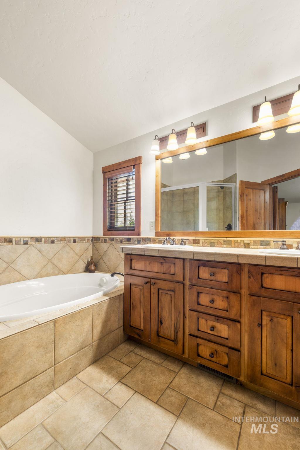 340 Discovery, Donnelly, Idaho 83615, 3 Bedrooms, 2 Bathrooms, Residential For Sale, Price $1,790,000, 98987096