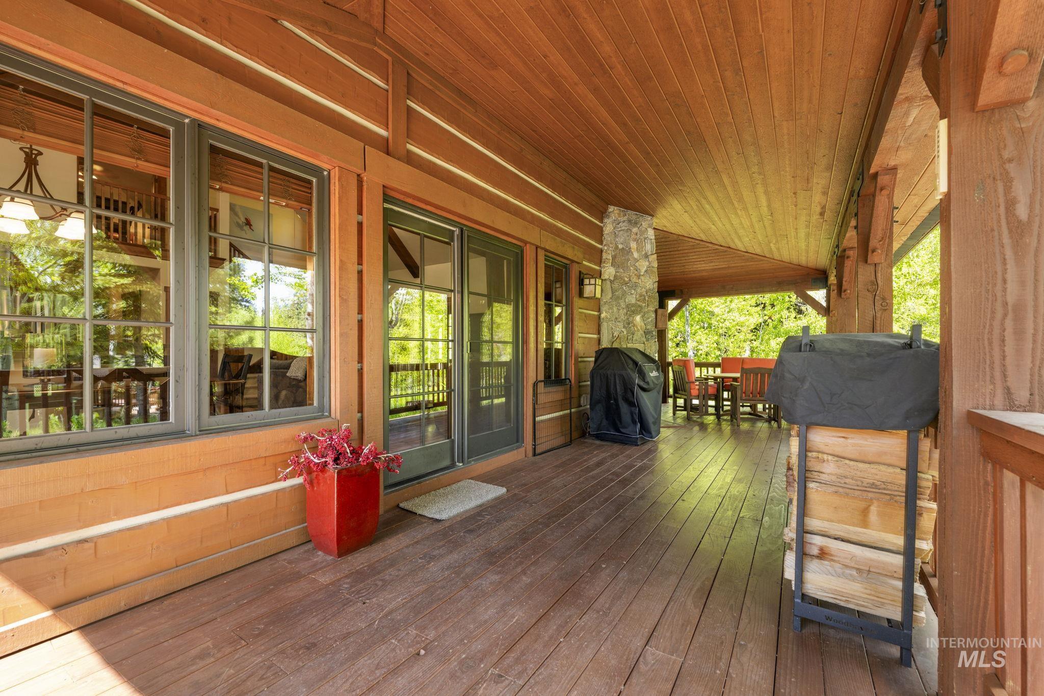 340 Discovery, Donnelly, Idaho 83615, 3 Bedrooms, 2 Bathrooms, Residential For Sale, Price $1,790,000, 98987096