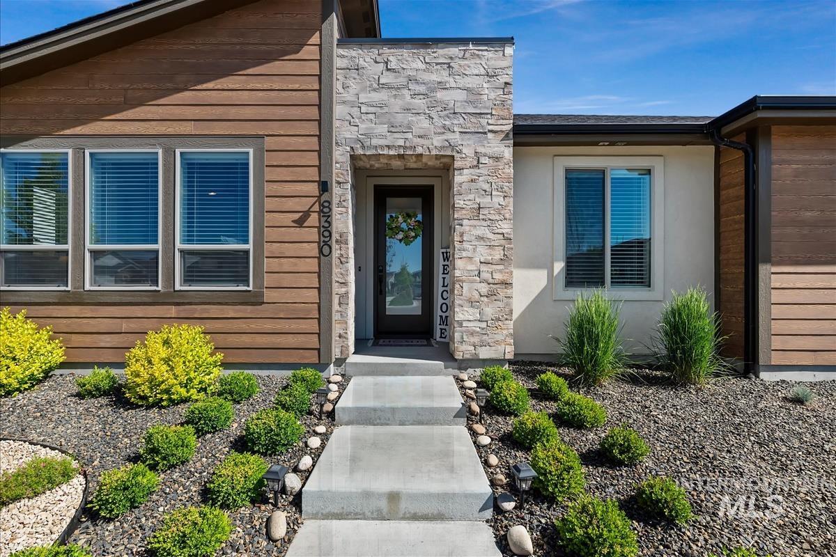 8390 W Meltwater Ln, Eagle, Idaho 83616, 3 Bedrooms, 2 Bathrooms, Residential For Sale, Price $544,900, 98987099