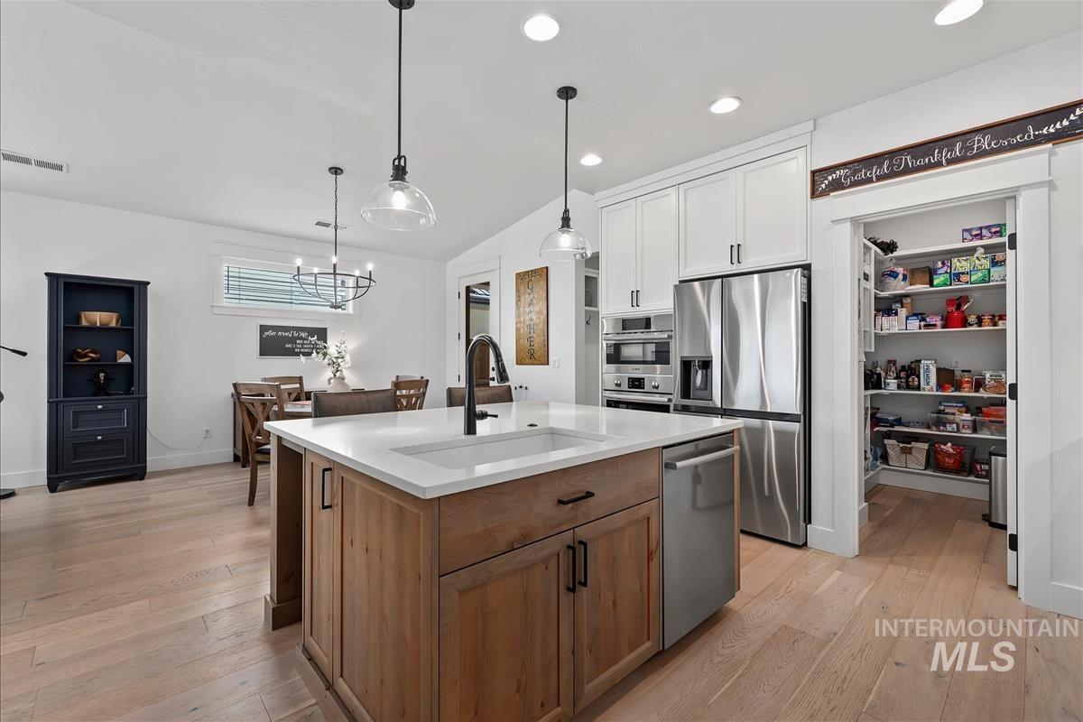 8390 W Meltwater Ln, Eagle, Idaho 83616, 3 Bedrooms, 2 Bathrooms, Residential For Sale, Price $544,900, 98987099