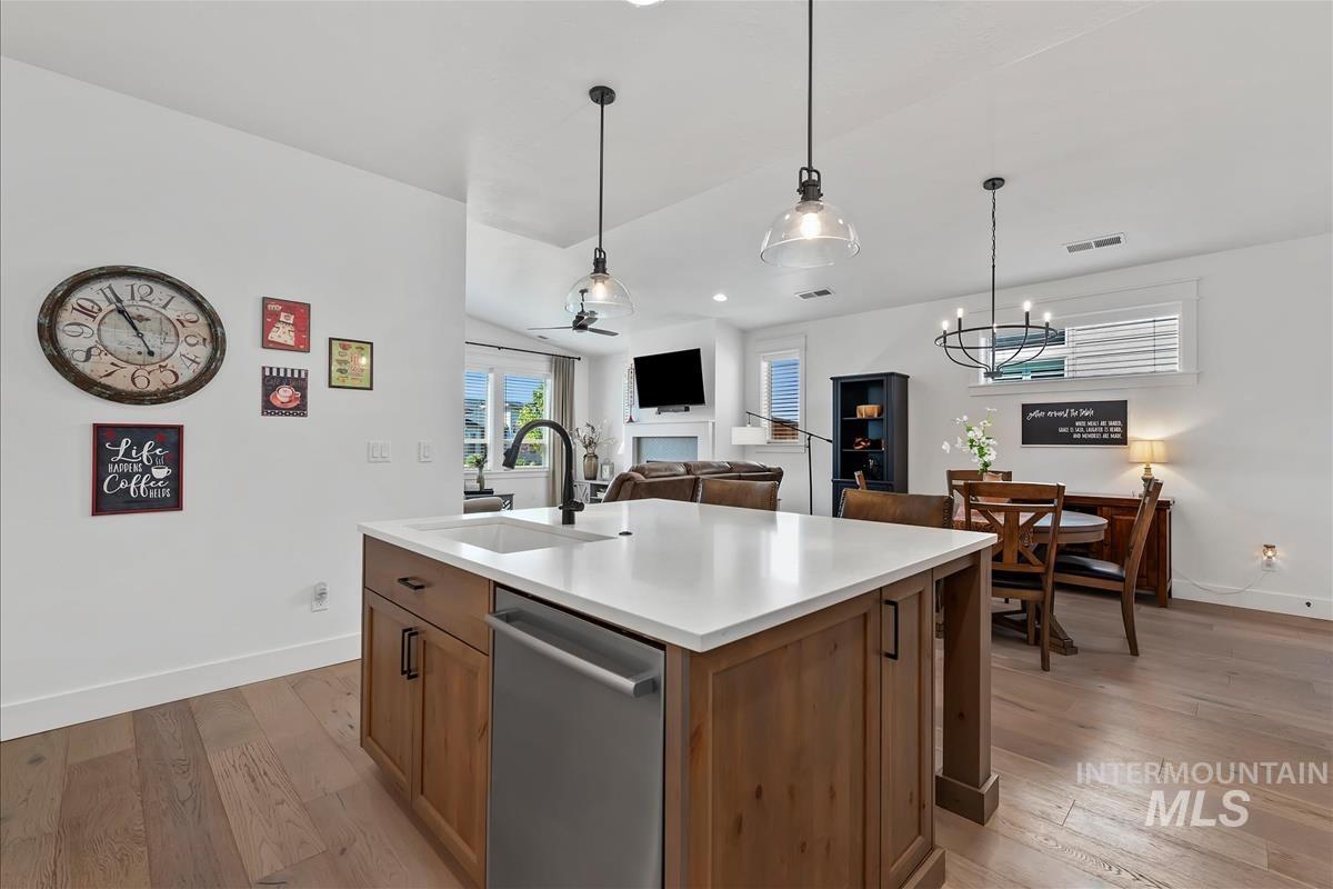 8390 W Meltwater Ln, Eagle, Idaho 83616, 3 Bedrooms, 2 Bathrooms, Residential For Sale, Price $544,900, 98987099