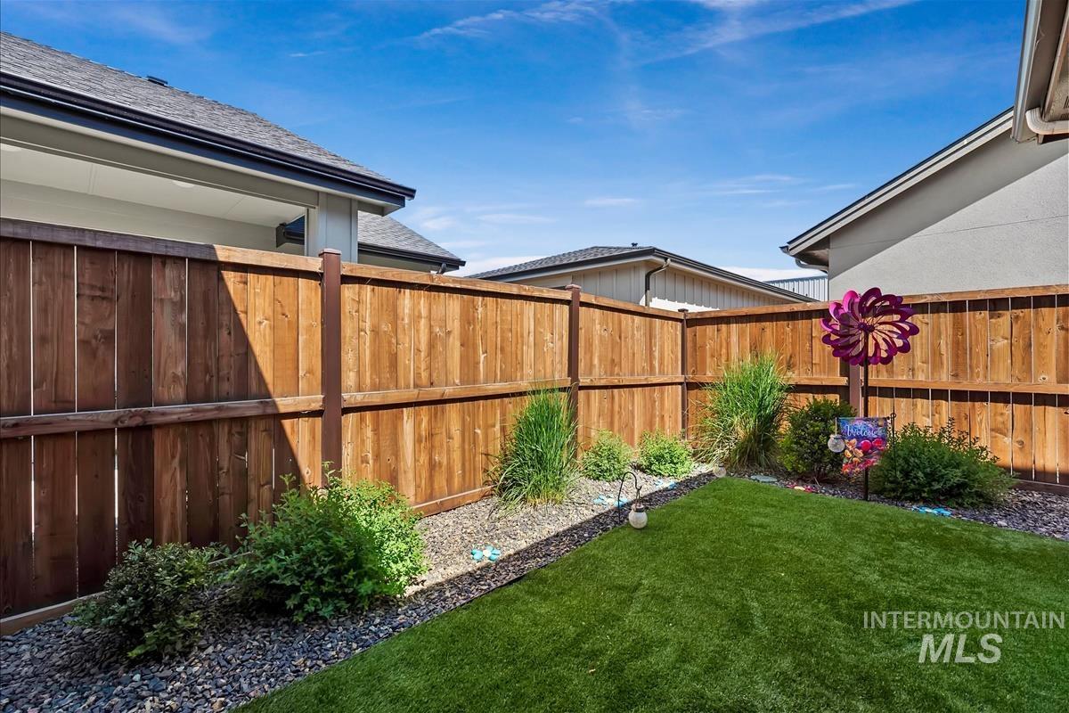 8390 W Meltwater Ln, Eagle, Idaho 83616, 3 Bedrooms, 2 Bathrooms, Residential For Sale, Price $544,900, 98987099
