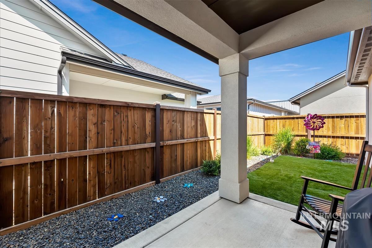 8390 W Meltwater Ln, Eagle, Idaho 83616, 3 Bedrooms, 2 Bathrooms, Residential For Sale, Price $544,900, 98987099