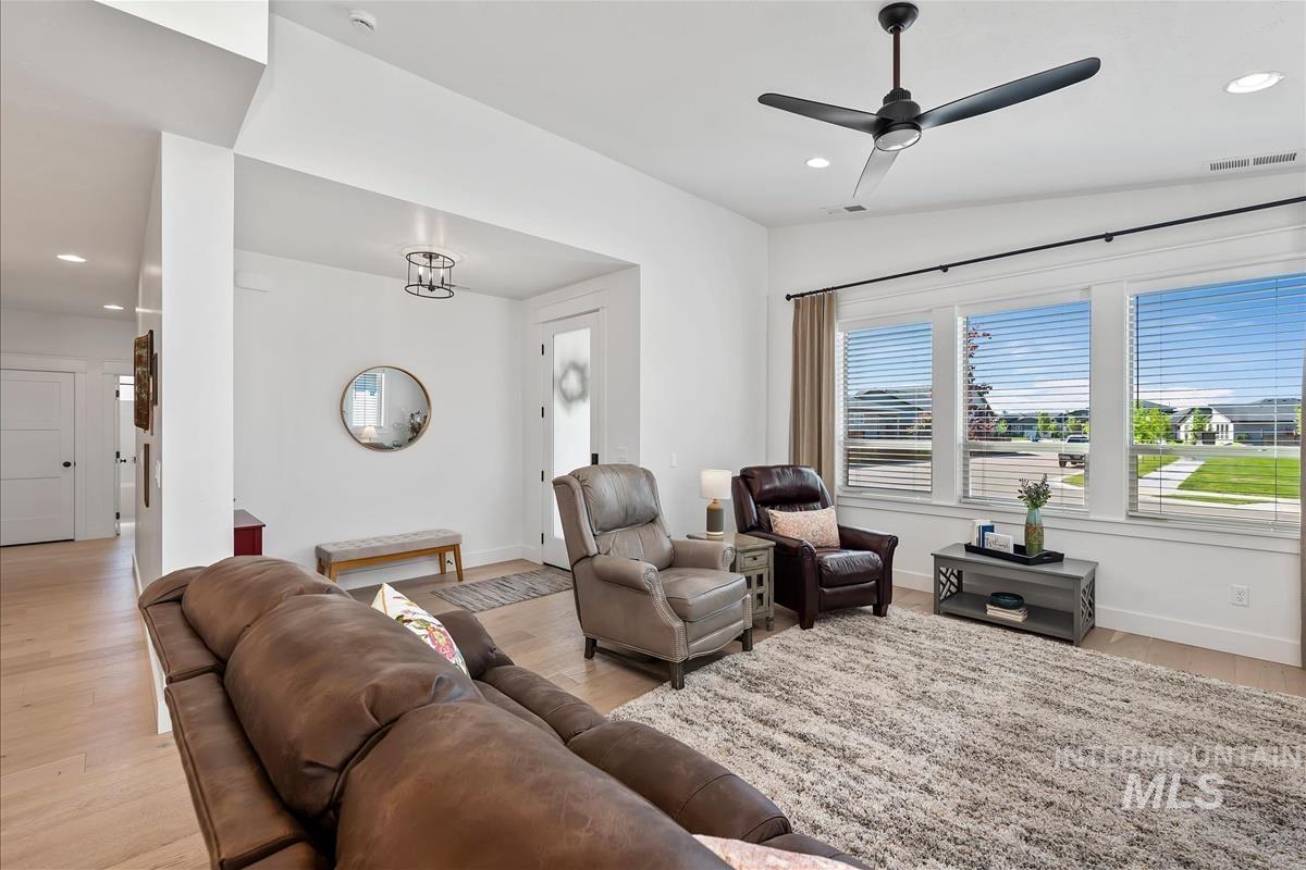 8390 W Meltwater Ln, Eagle, Idaho 83616, 3 Bedrooms, 2 Bathrooms, Residential For Sale, Price $544,900, 98987099
