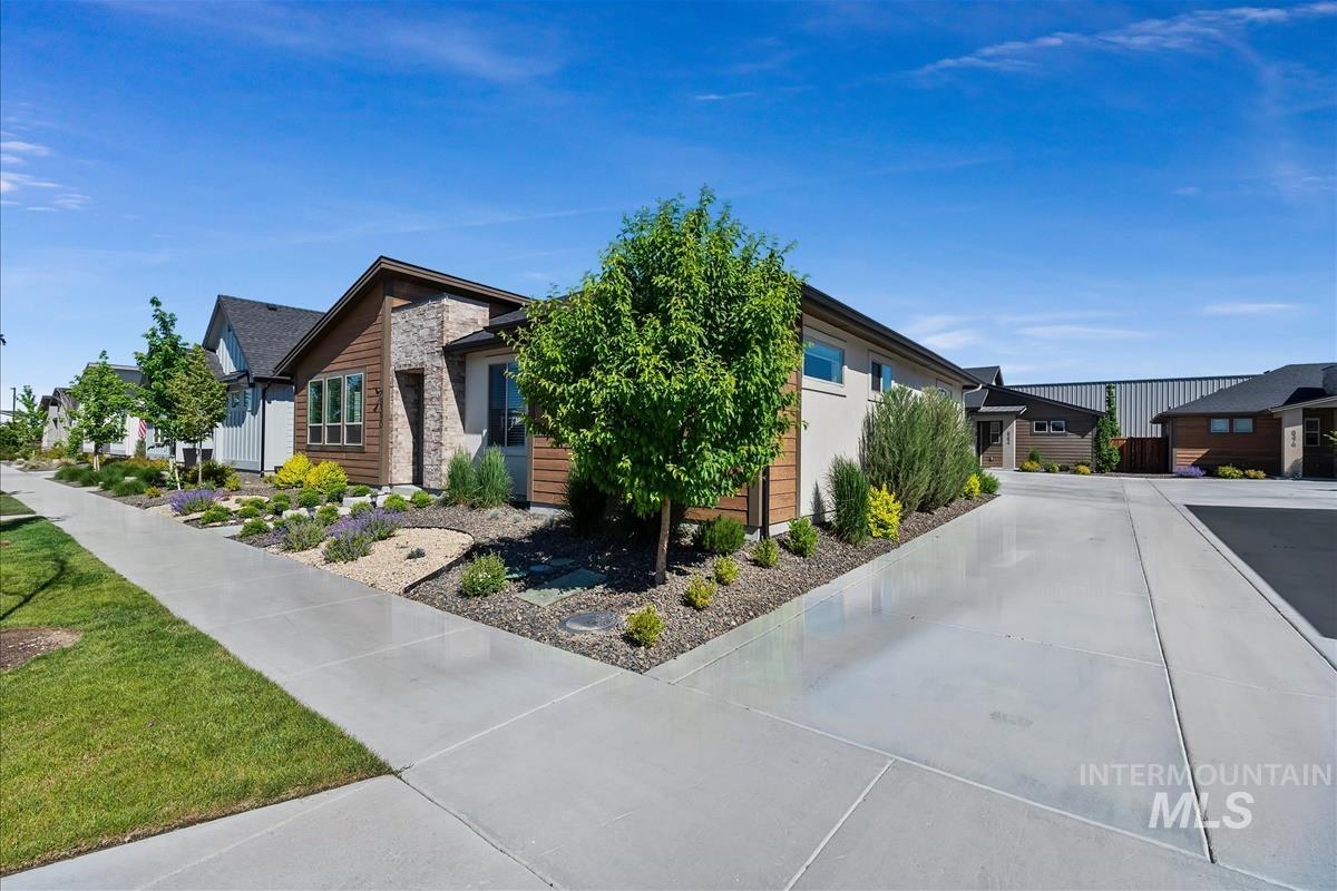 8390 W Meltwater Ln, Eagle, Idaho 83616, 3 Bedrooms, 2 Bathrooms, Residential For Sale, Price $544,900, 98987099