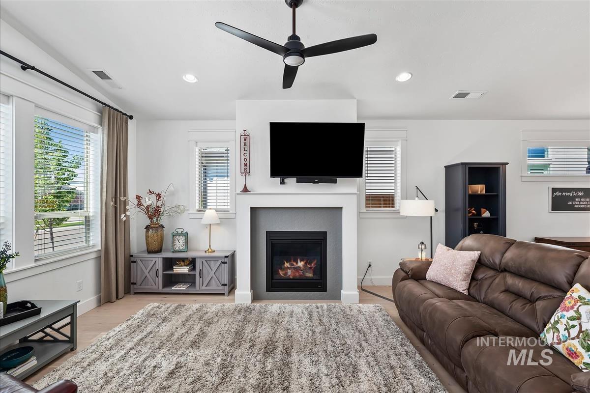 8390 W Meltwater Ln, Eagle, Idaho 83616, 3 Bedrooms, 2 Bathrooms, Residential For Sale, Price $544,900, 98987099
