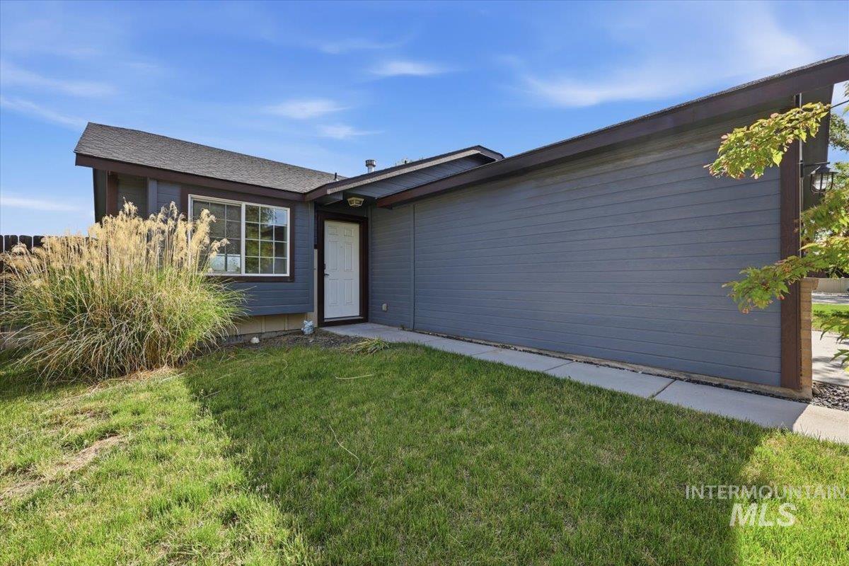 8556 W Snohomish St, Boise, Idaho 83709-5917, 3 Bedrooms, 2 Bathrooms, Residential For Sale, Price $380,000, 98987117