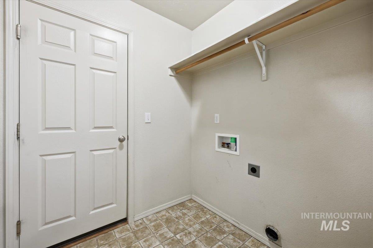 8556 W Snohomish St, Boise, Idaho 83709-5917, 3 Bedrooms, 2 Bathrooms, Residential For Sale, Price $380,000, 98987117