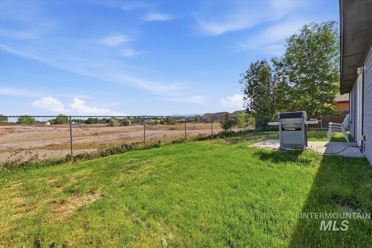 8556 W Snohomish St, Boise, Idaho 83709-5917, 3 Bedrooms, 2 Bathrooms, Residential For Sale, Price $380,000, 98987117