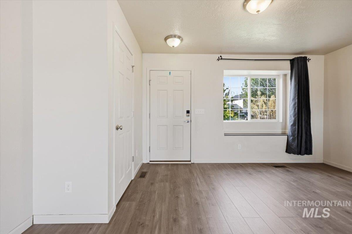 8556 W Snohomish St, Boise, Idaho 83709-5917, 3 Bedrooms, 2 Bathrooms, Residential For Sale, Price $380,000, 98987117