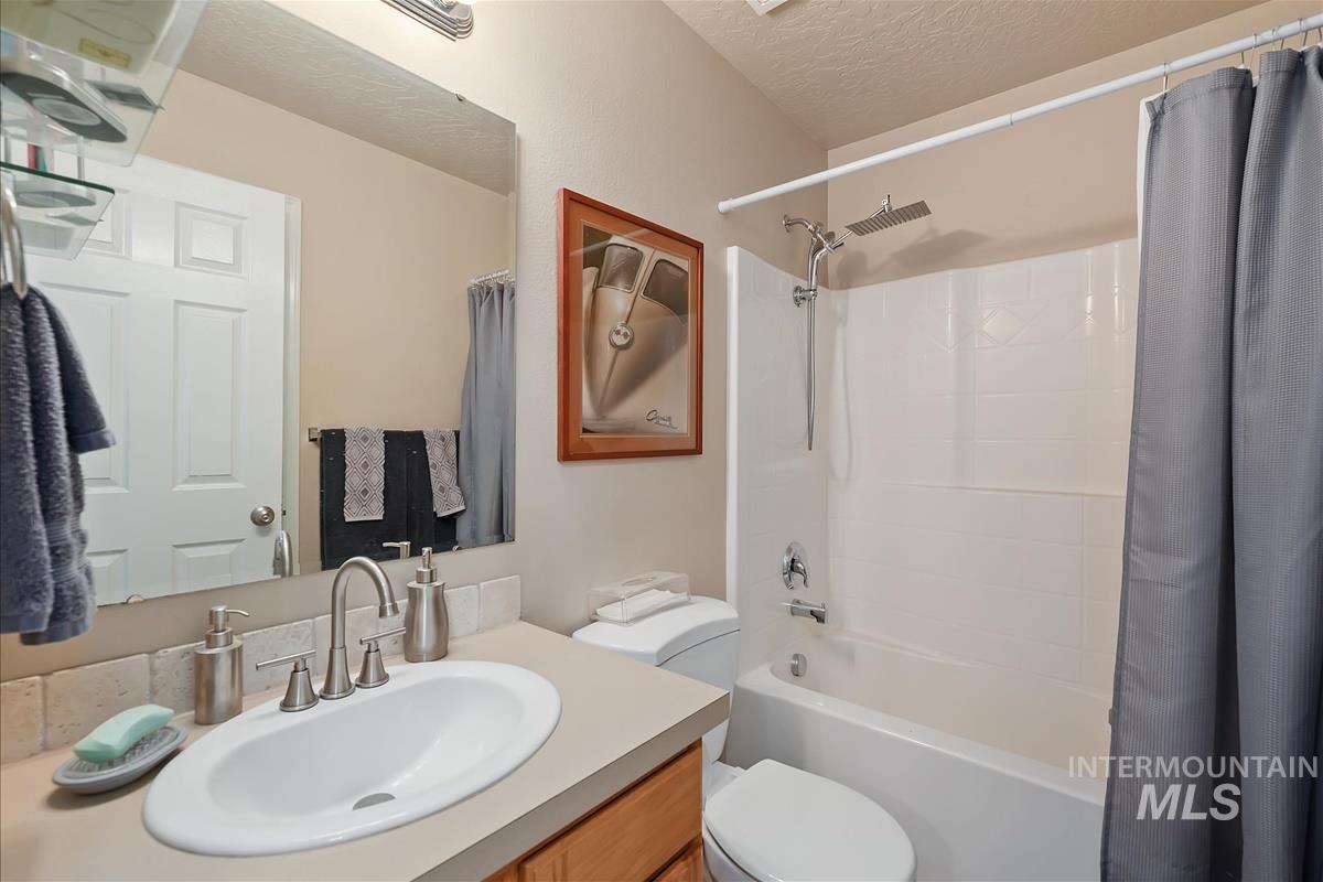 11740 Edgemoor St, Caldwell, Idaho 83605, 3 Bedrooms, 2 Bathrooms, Residential For Sale, Price $360,000, 98987119