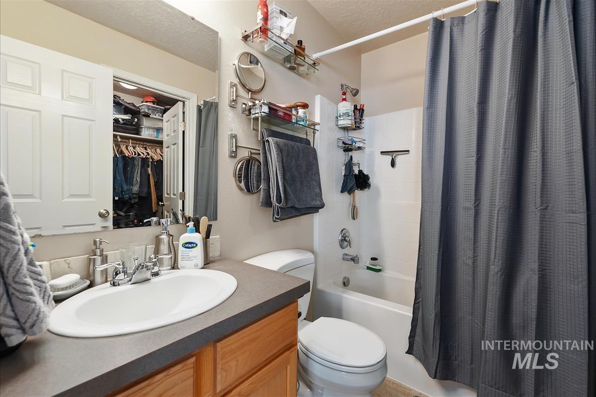 11740 Edgemoor St, Caldwell, Idaho 83605, 3 Bedrooms, 2 Bathrooms, Residential For Sale, Price $360,000, 98987119