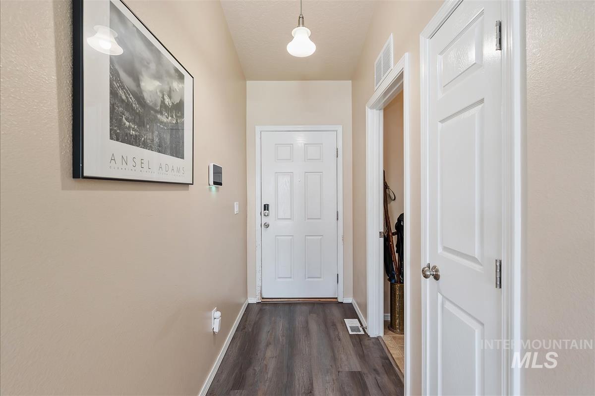 11740 Edgemoor St, Caldwell, Idaho 83605, 3 Bedrooms, 2 Bathrooms, Residential For Sale, Price $360,000, 98987119