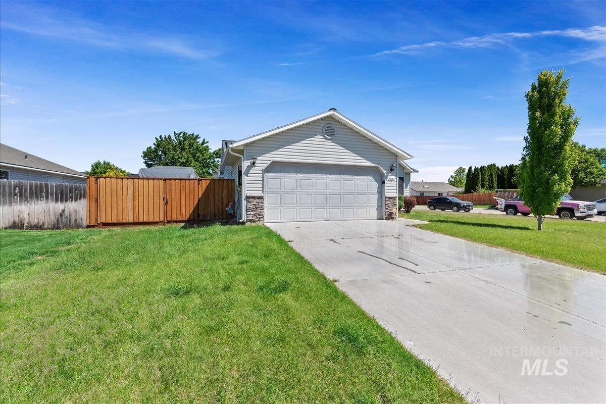 11740 Edgemoor St, Caldwell, Idaho 83605, 3 Bedrooms, 2 Bathrooms, Residential For Sale, Price $360,000, 98987119