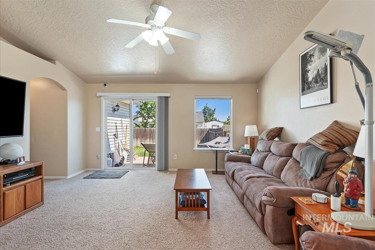 11740 Edgemoor St, Caldwell, Idaho 83605, 3 Bedrooms, 2 Bathrooms, Residential For Sale, Price $360,000, 98987119