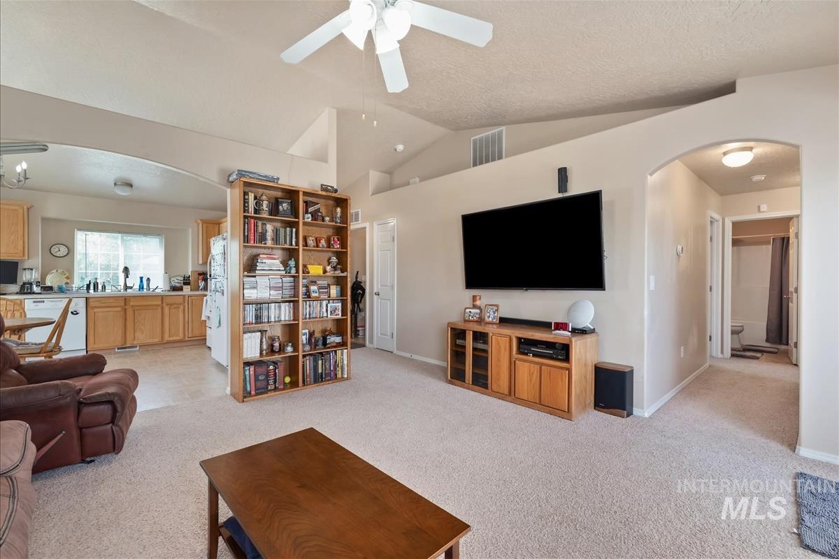 11740 Edgemoor St, Caldwell, Idaho 83605, 3 Bedrooms, 2 Bathrooms, Residential For Sale, Price $360,000, 98987119