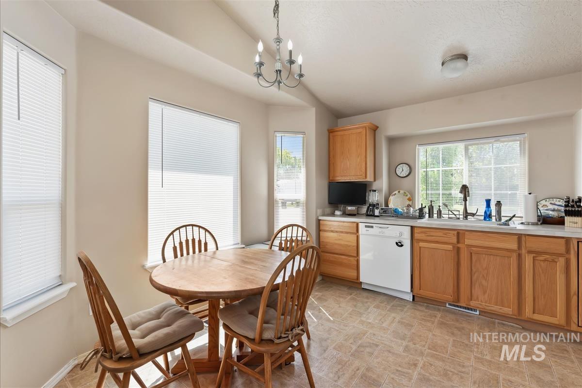 11740 Edgemoor St, Caldwell, Idaho 83605, 3 Bedrooms, 2 Bathrooms, Residential For Sale, Price $360,000, 98987119
