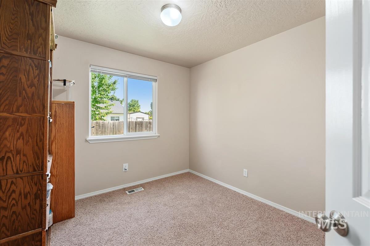 11740 Edgemoor St, Caldwell, Idaho 83605, 3 Bedrooms, 2 Bathrooms, Residential For Sale, Price $360,000, 98987119