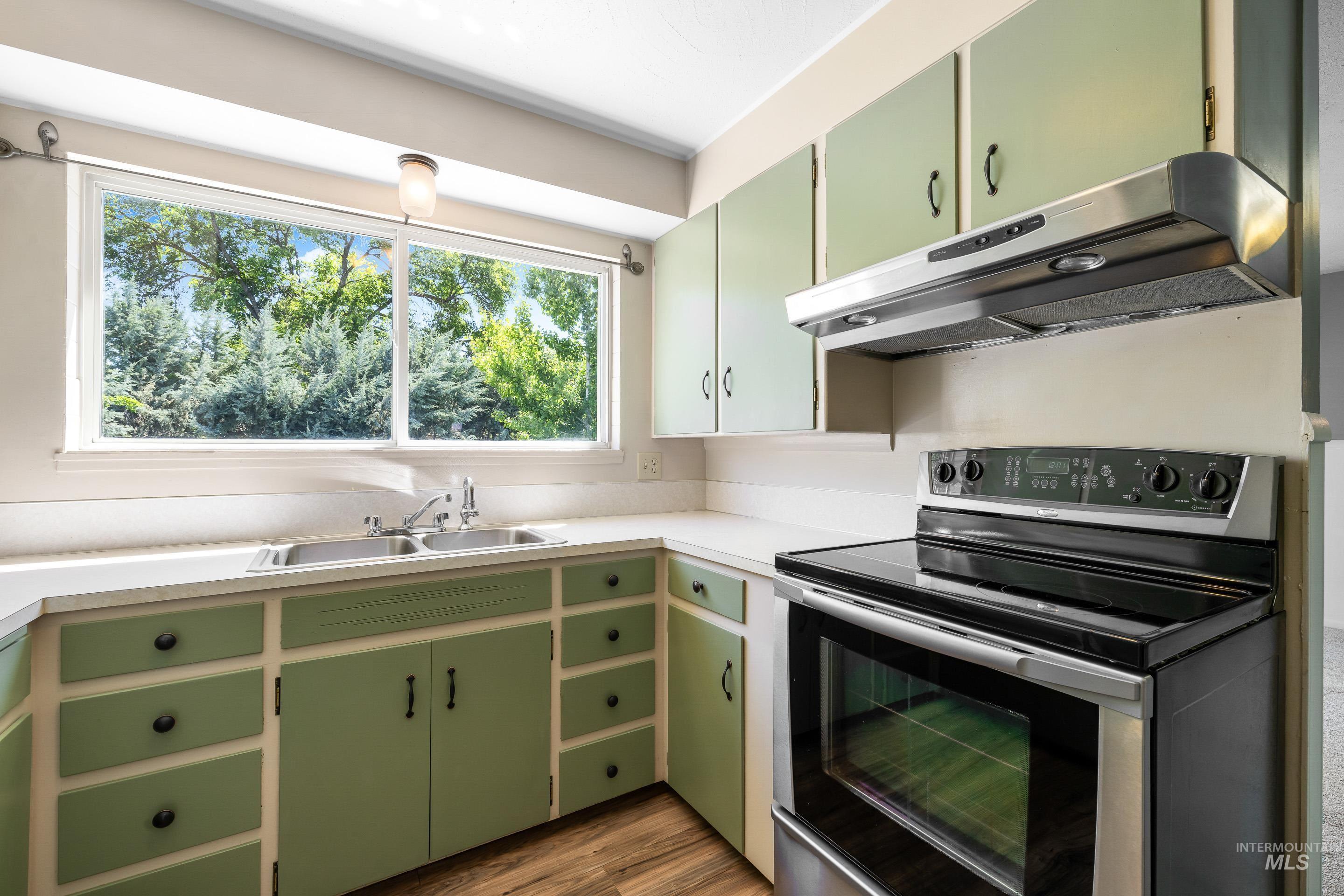 708 S Phillippi St, Boise, Idaho 83705, 3 Bedrooms, 1.5 Bathrooms, Residential For Sale, Price $374,900, 98987120