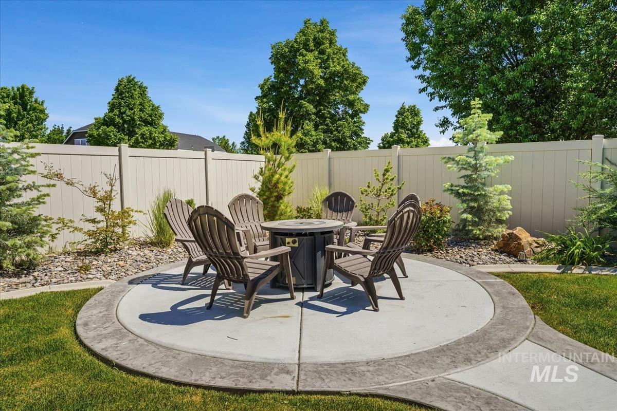 798 N Tullshire Way, Eagle, Idaho 83616, 4 Bedrooms, 2.5 Bathrooms, Residential For Sale, Price $765,000, 98987125