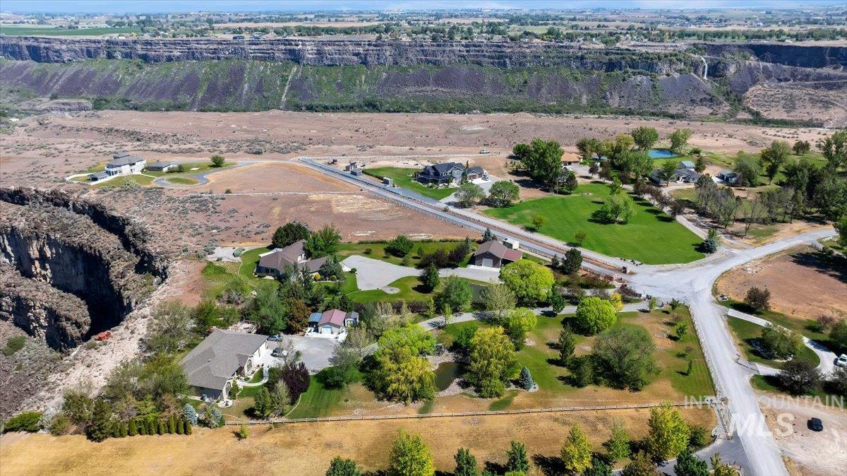536 Mahard Dr, Twin Falls, Idaho 83301, 3 Bedrooms, 2 Bathrooms, Residential For Sale, Price $915,000, 98987126