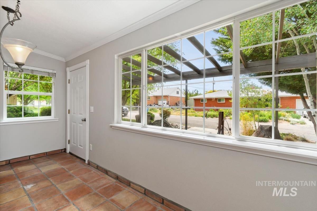 5032 W Wolfe Street, Boise, Idaho 83706, 3 Bedrooms, 2 Bathrooms, Residential For Sale, Price $465,000, 98987132
