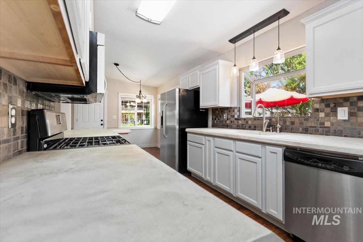 5032 W Wolfe Street, Boise, Idaho 83706, 3 Bedrooms, 2 Bathrooms, Residential For Sale, Price $465,000, 98987132