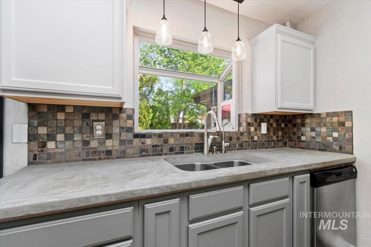 5032 W Wolfe Street, Boise, Idaho 83706, 3 Bedrooms, 2 Bathrooms, Residential For Sale, Price $465,000, 98987132