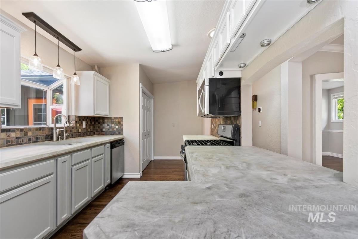 5032 W Wolfe Street, Boise, Idaho 83706, 3 Bedrooms, 2 Bathrooms, Residential For Sale, Price $465,000, 98987132