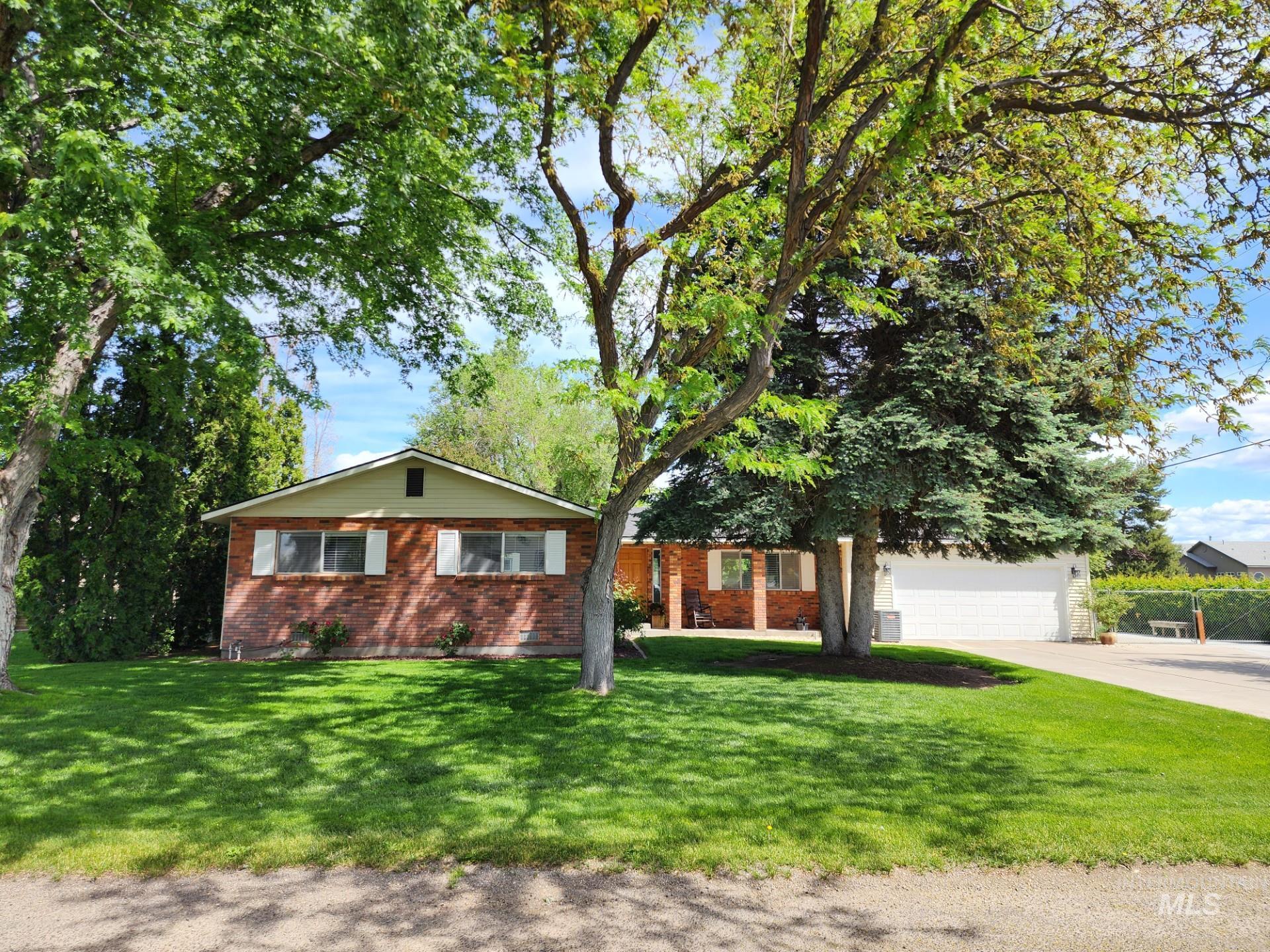 100 NW Carrie Circle, Mountain Home, Idaho 83647, 3 Bedrooms, 2 Bathrooms, Residential For Sale, Price $389,900, 98987134