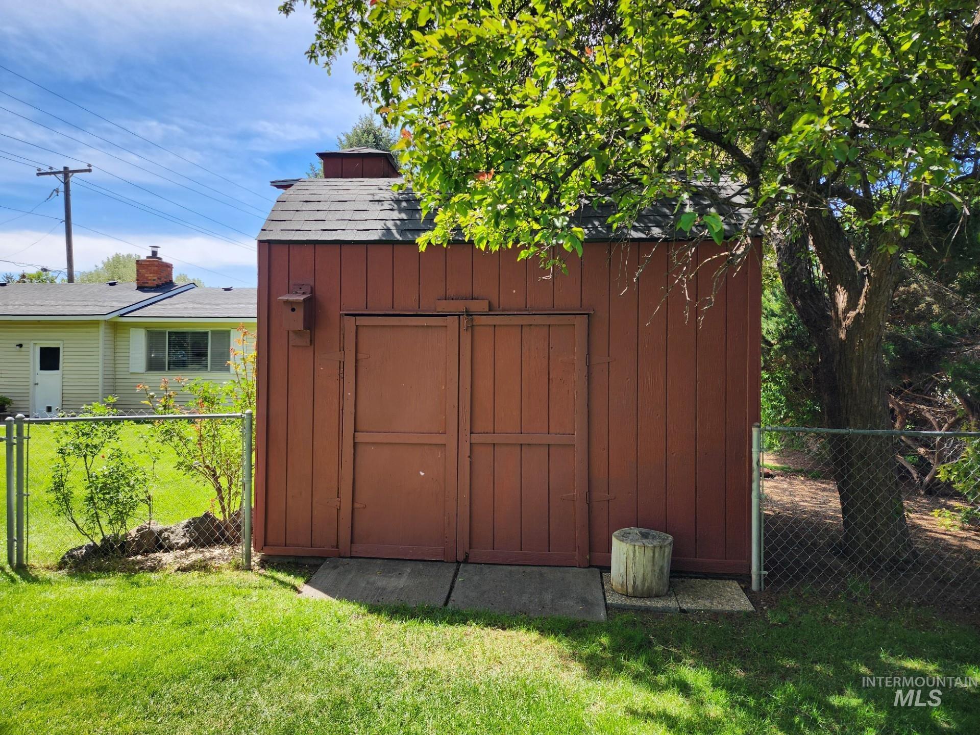 100 NW Carrie Circle, Mountain Home, Idaho 83647, 3 Bedrooms, 2 Bathrooms, Residential For Sale, Price $389,900, 98987134