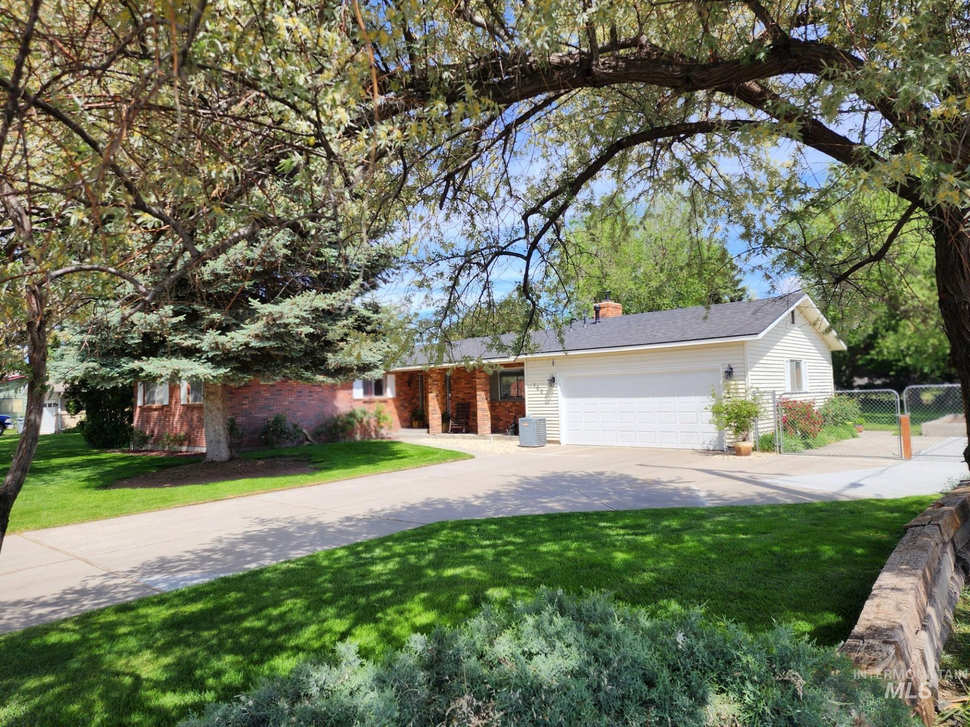 100 NW Carrie Circle, Mountain Home, Idaho 83647, 3 Bedrooms, 2 Bathrooms, Residential For Sale, Price $389,900, 98987134