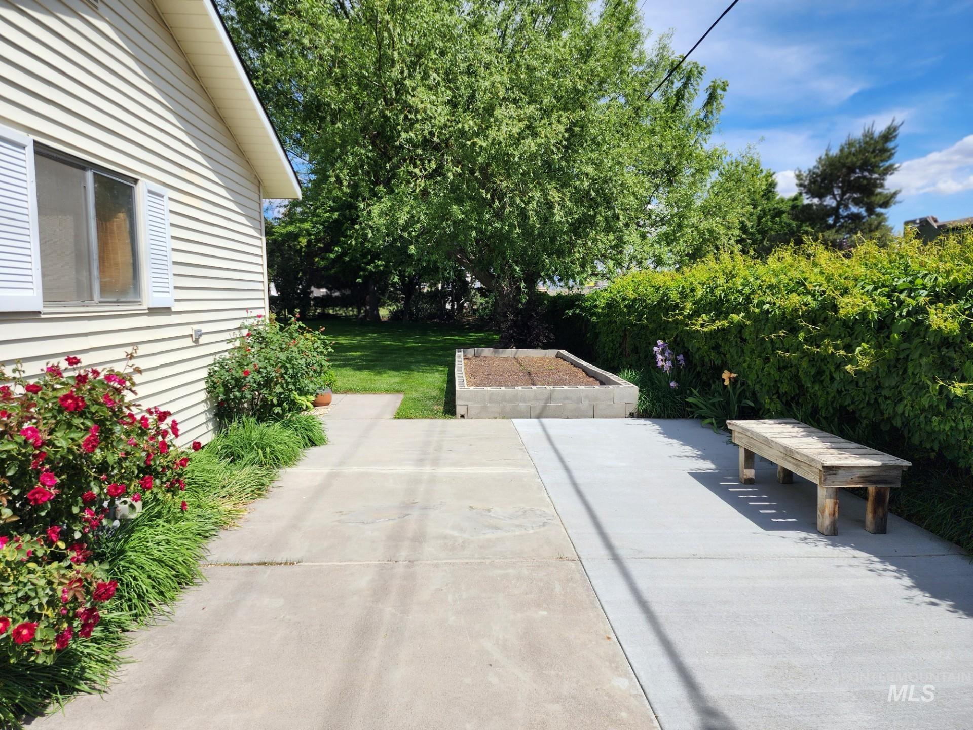 100 NW Carrie Circle, Mountain Home, Idaho 83647, 3 Bedrooms, 2 Bathrooms, Residential For Sale, Price $389,900, 98987134