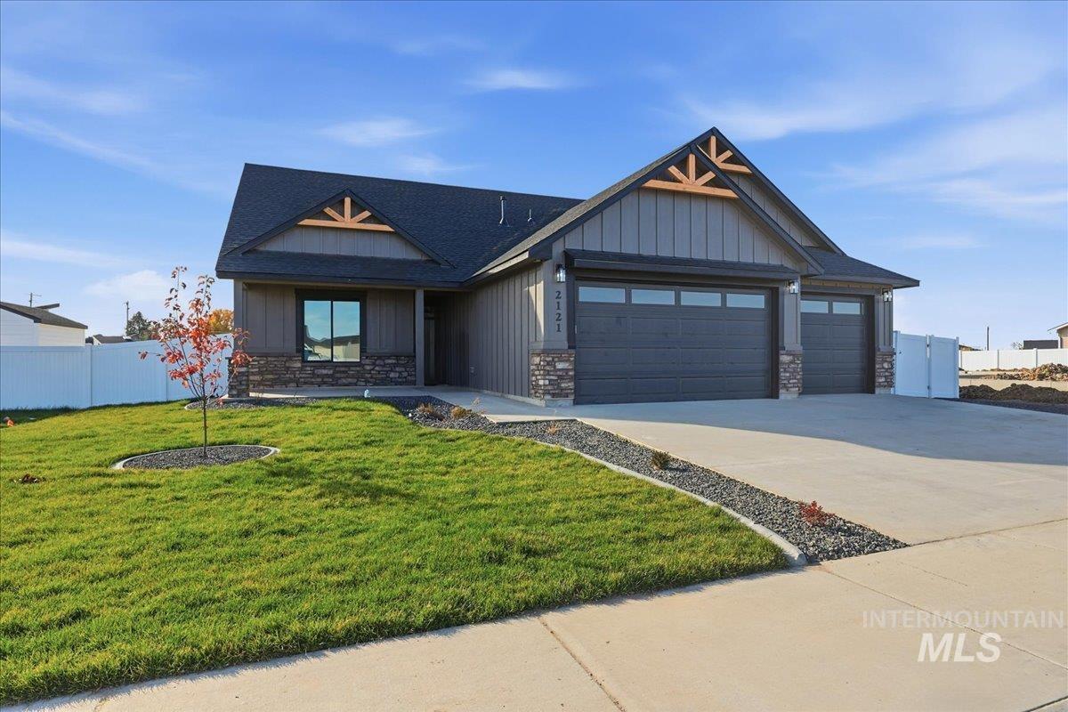 2141 Justine, Fruitland, Idaho 83619, 3 Bedrooms, 2 Bathrooms, Residential For Sale, Price $495,999, 98987135